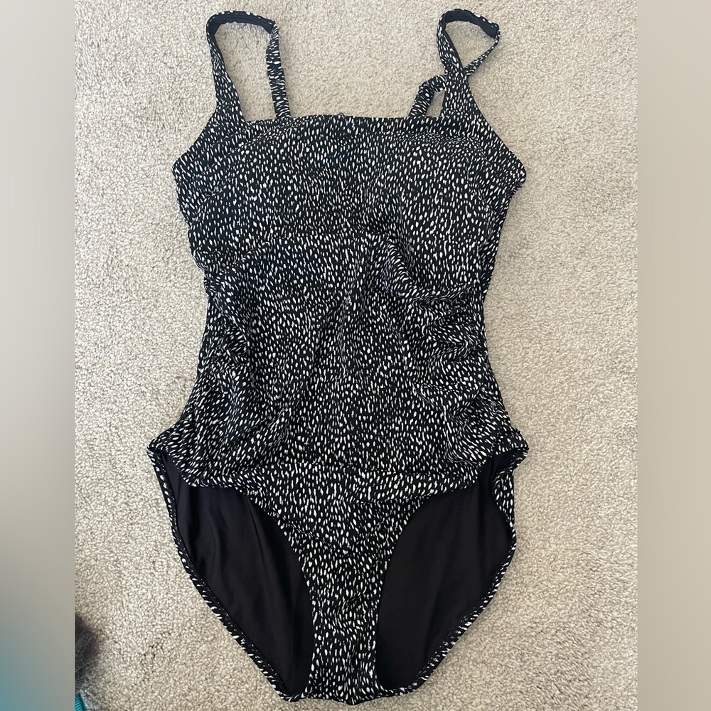 Never been worn size XL athleta one piece swim